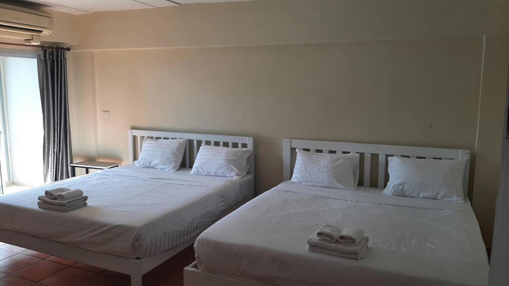 Lomsabai Apartments Bang Saen Bagian luar foto