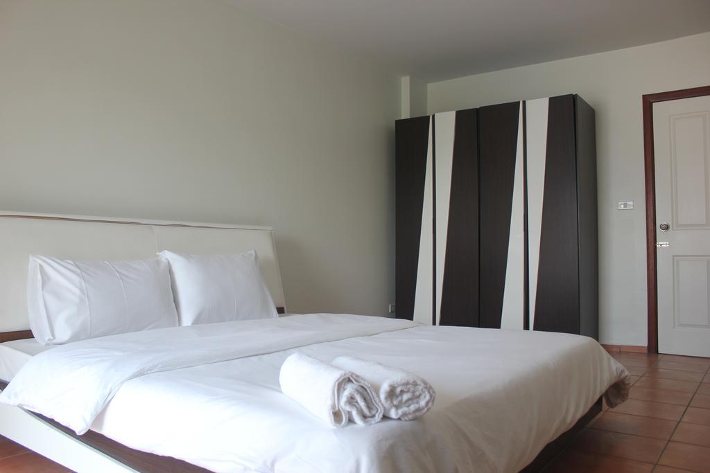 Lomsabai Apartments Bang Saen Bagian luar foto