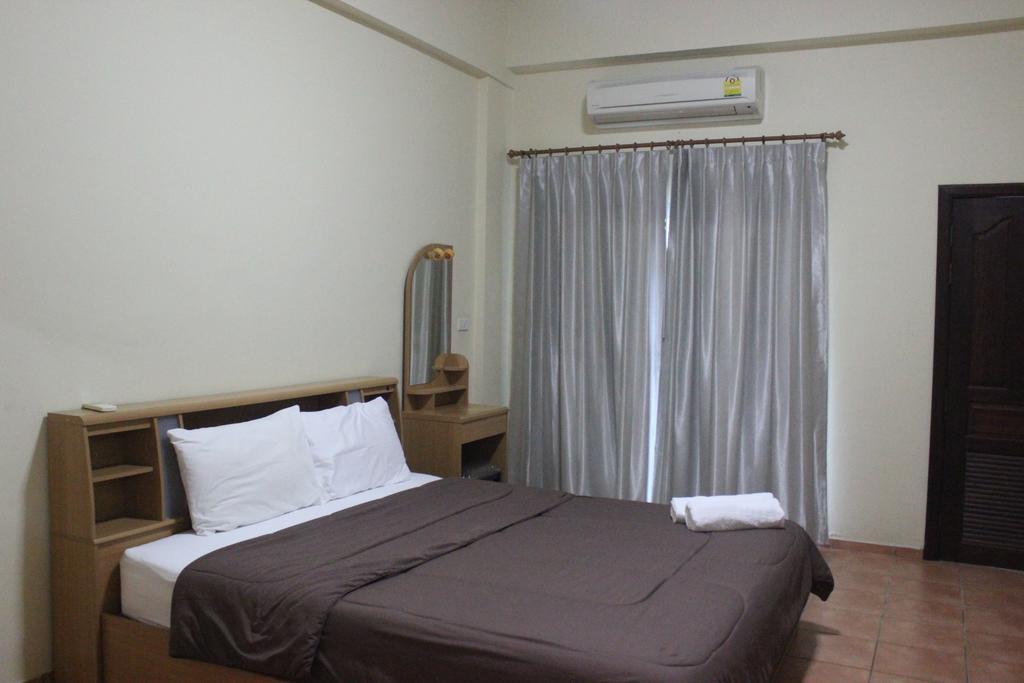 Lomsabai Apartments Bang Saen Bagian luar foto