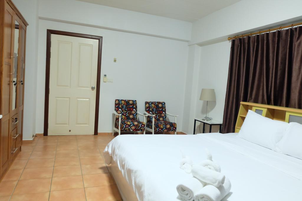 Lomsabai Apartments Bang Saen Bagian luar foto
