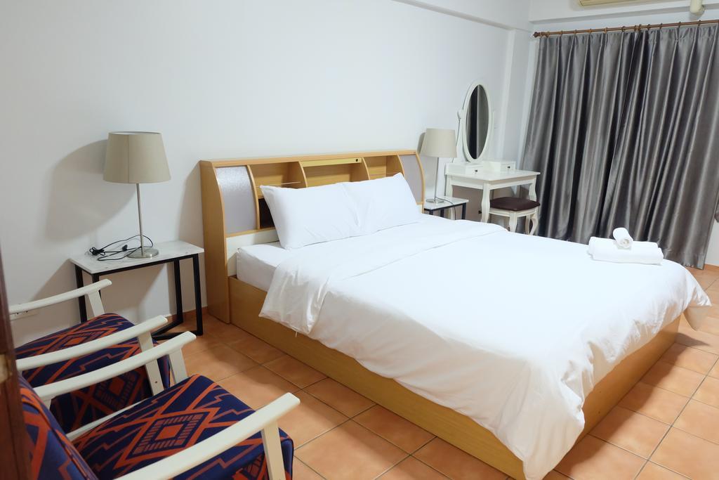 Lomsabai Apartments Bang Saen Bagian luar foto