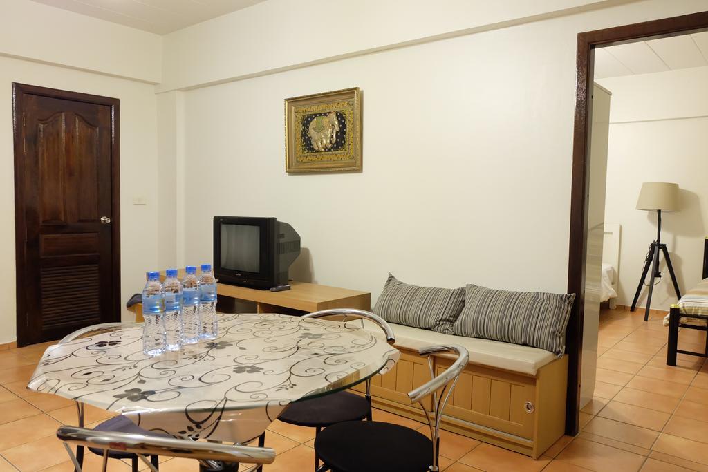 Lomsabai Apartments Bang Saen Bagian luar foto