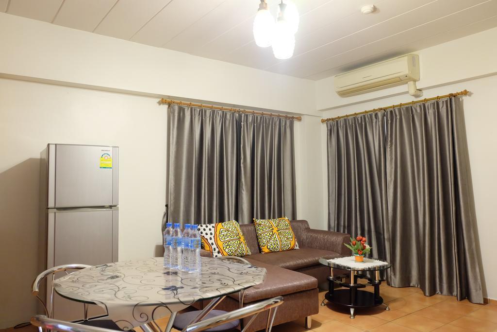 Lomsabai Apartments Bang Saen Bagian luar foto