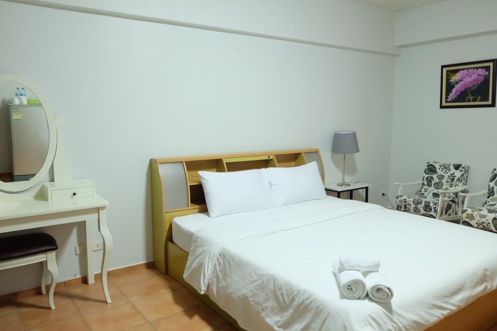Lomsabai Apartments Bang Saen Bagian luar foto