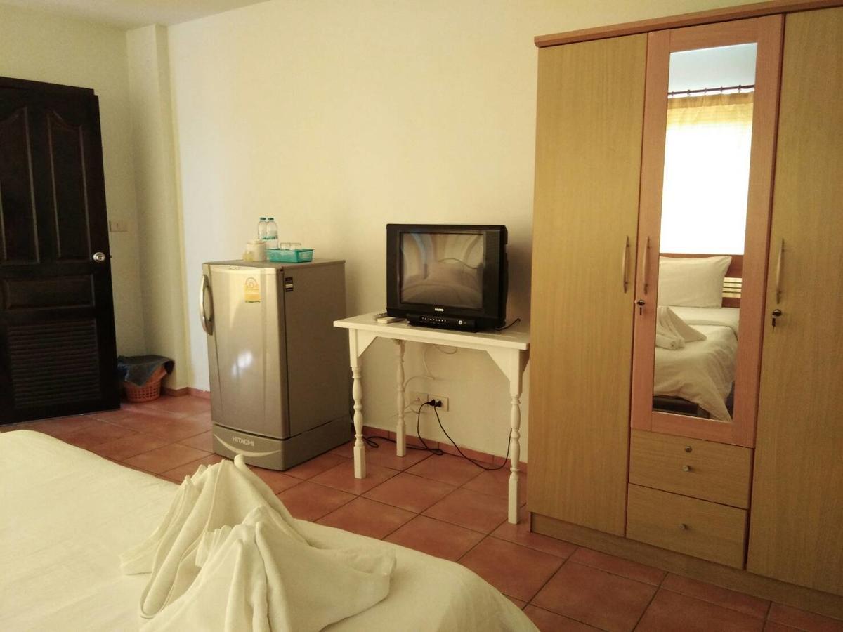 Lomsabai Apartments Bang Saen Bagian luar foto
