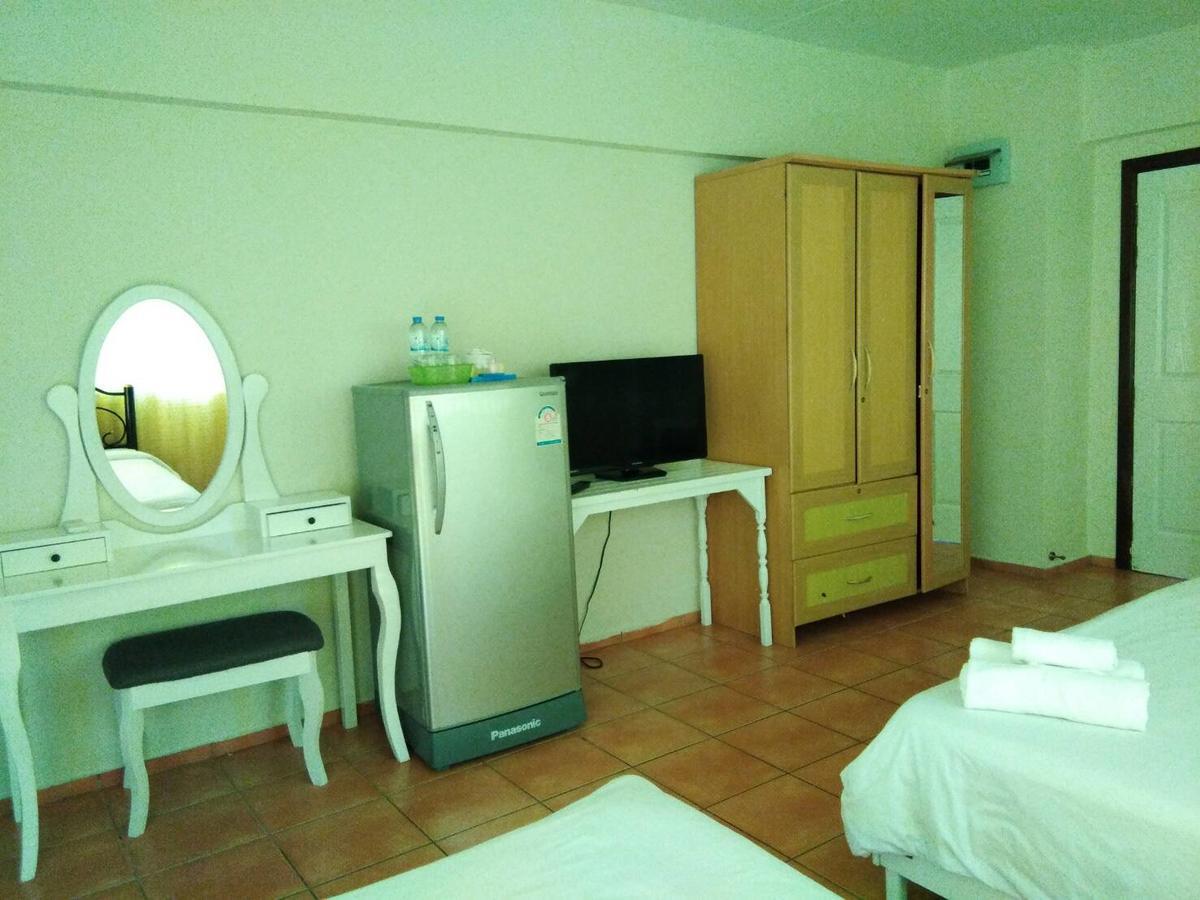 Lomsabai Apartments Bang Saen Bagian luar foto