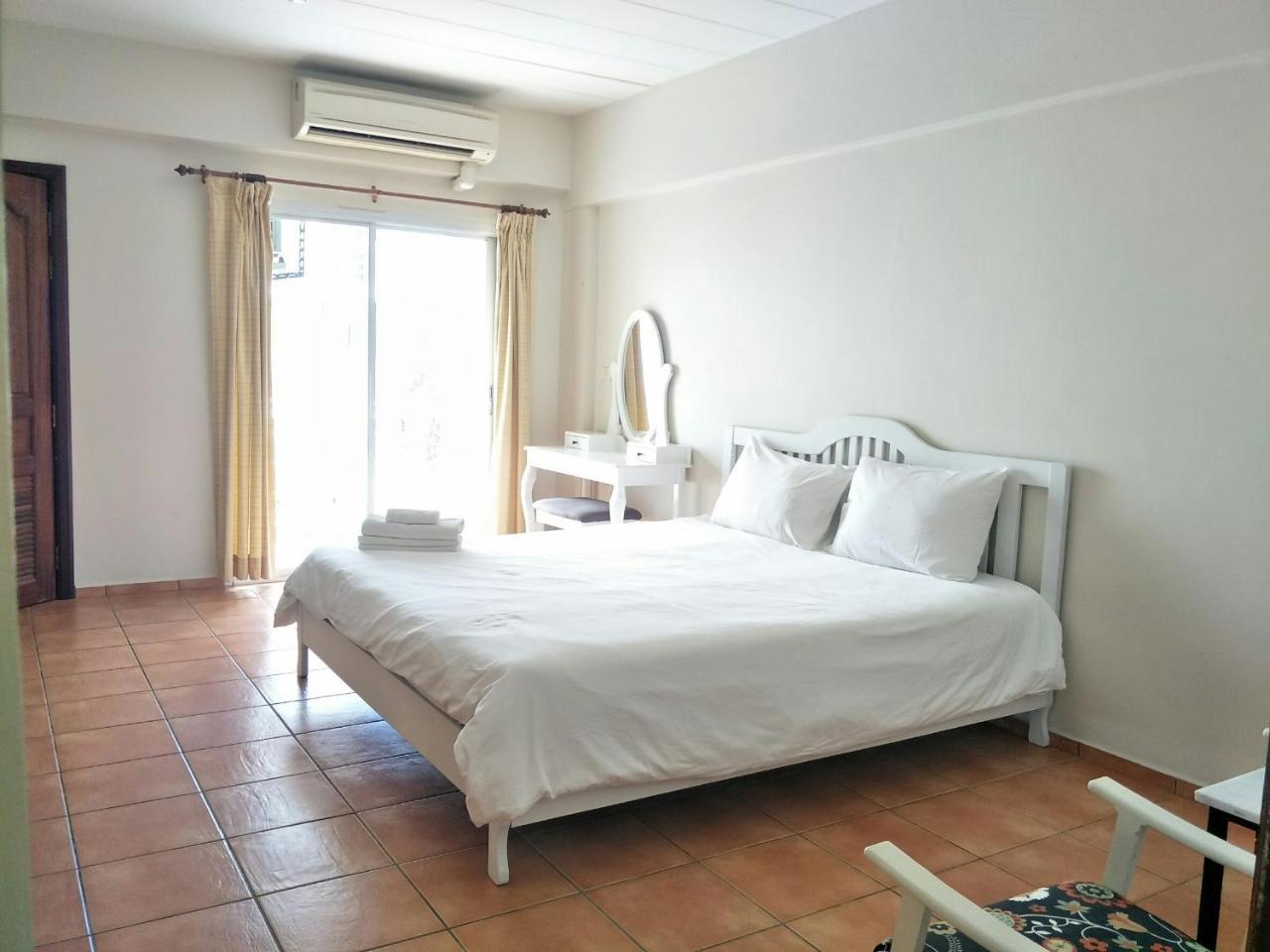 Lomsabai Apartments Bang Saen Bagian luar foto