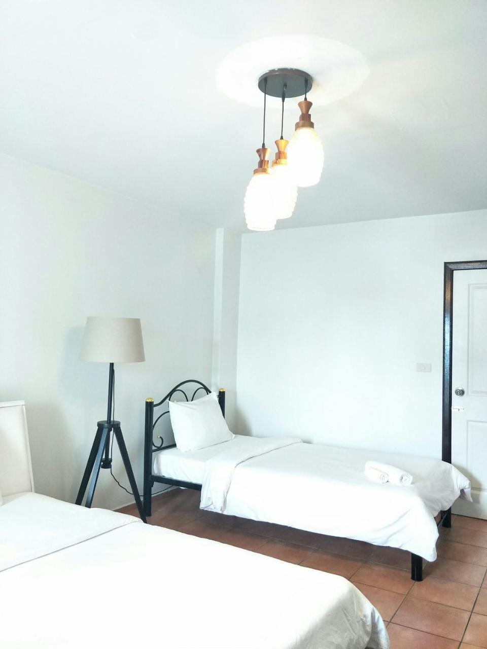 Lomsabai Apartments Bang Saen Bagian luar foto