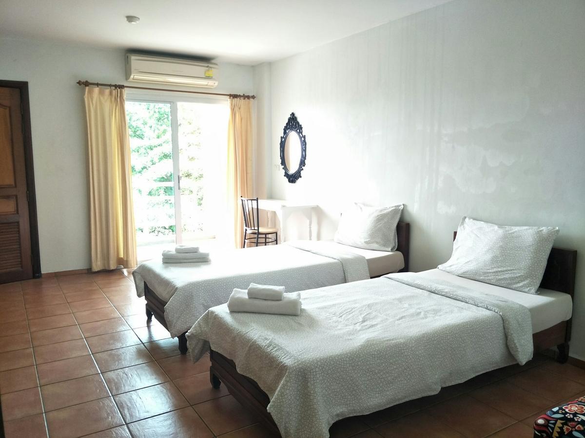 Lomsabai Apartments Bang Saen Bagian luar foto