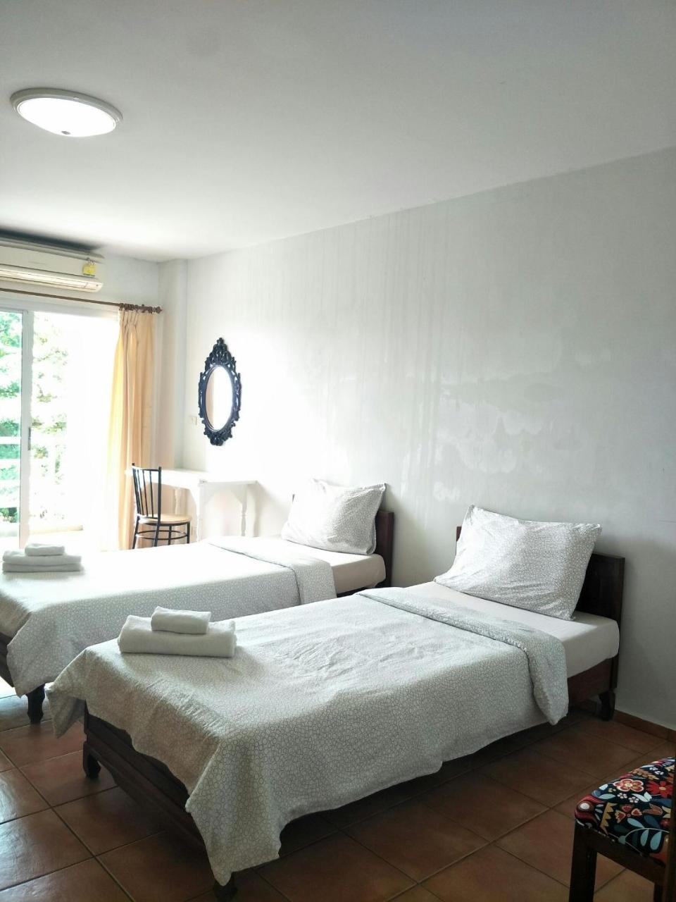 Lomsabai Apartments Bang Saen Bagian luar foto