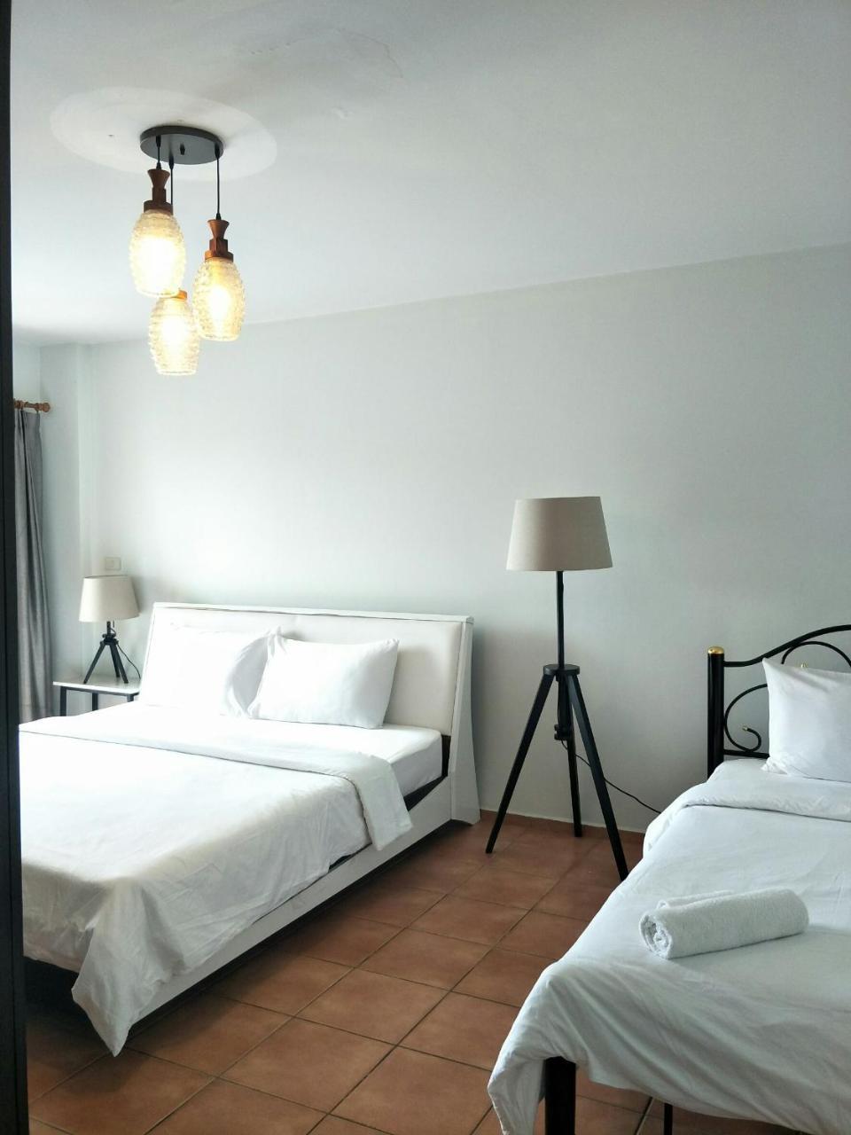 Lomsabai Apartments Bang Saen Bagian luar foto