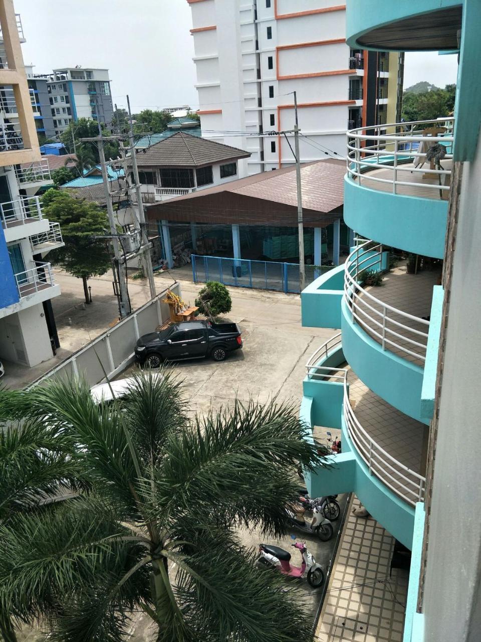 Lomsabai Apartments Bang Saen Bagian luar foto