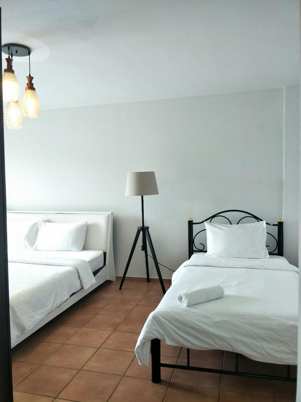 Lomsabai Apartments Bang Saen Bagian luar foto