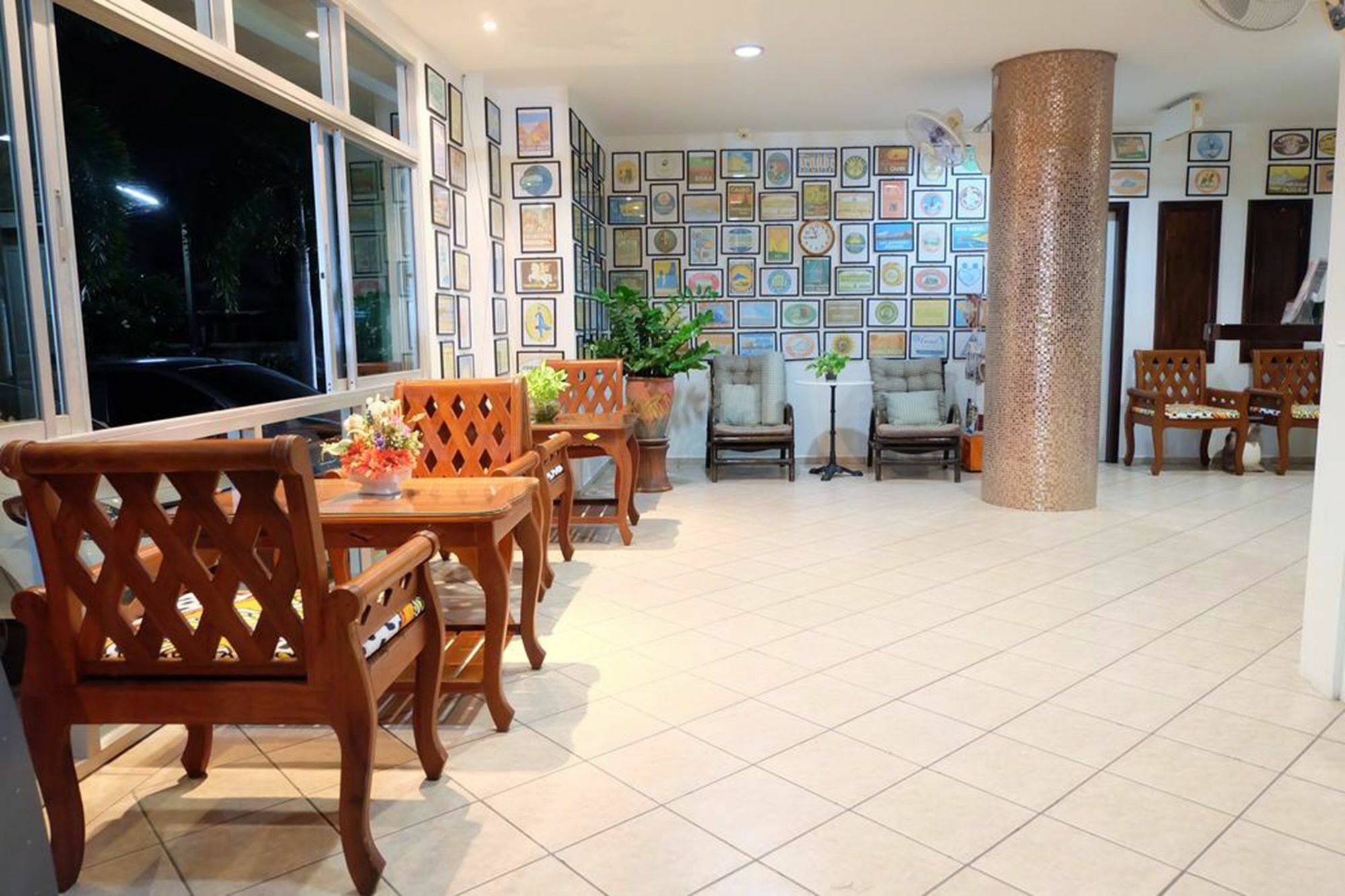 Lomsabai Apartments Bang Saen Bagian luar foto