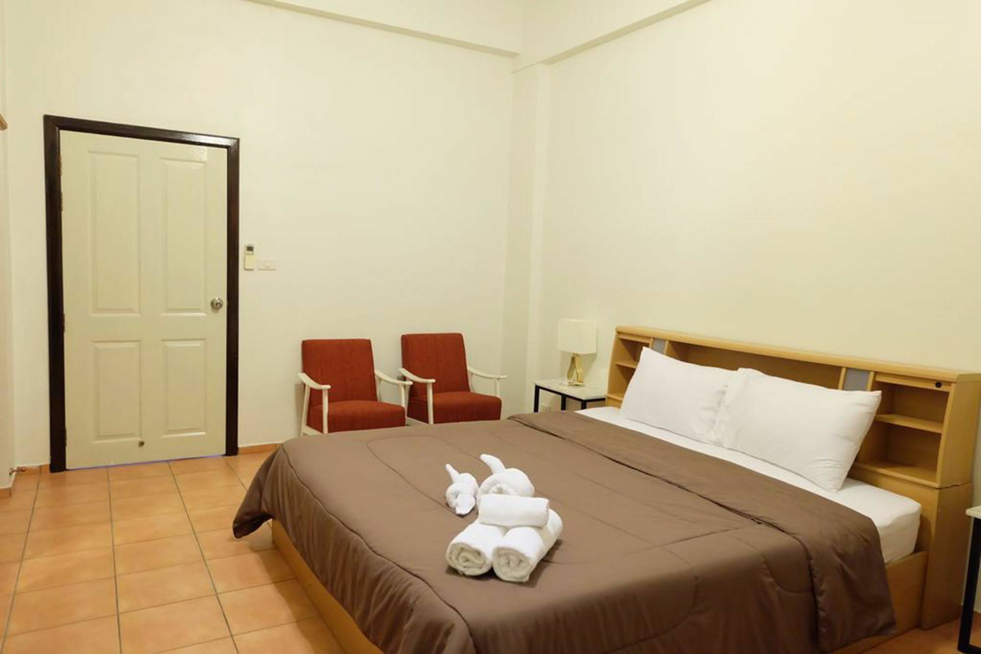 Lomsabai Apartments Bang Saen Bagian luar foto