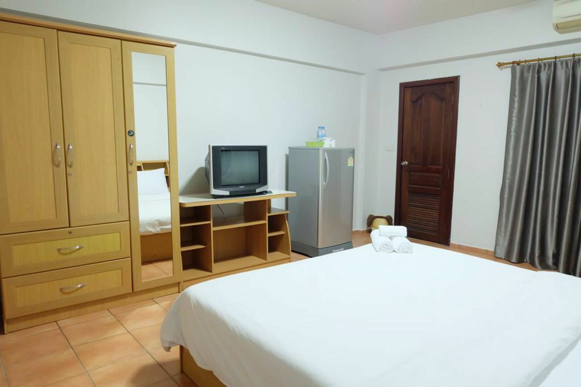 Lomsabai Apartments Bang Saen Bagian luar foto
