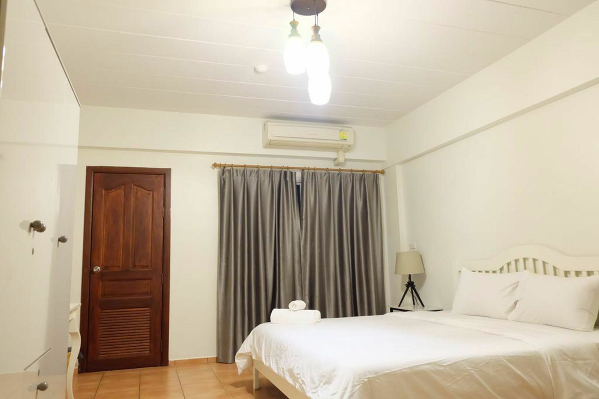 Lomsabai Apartments Bang Saen Bagian luar foto