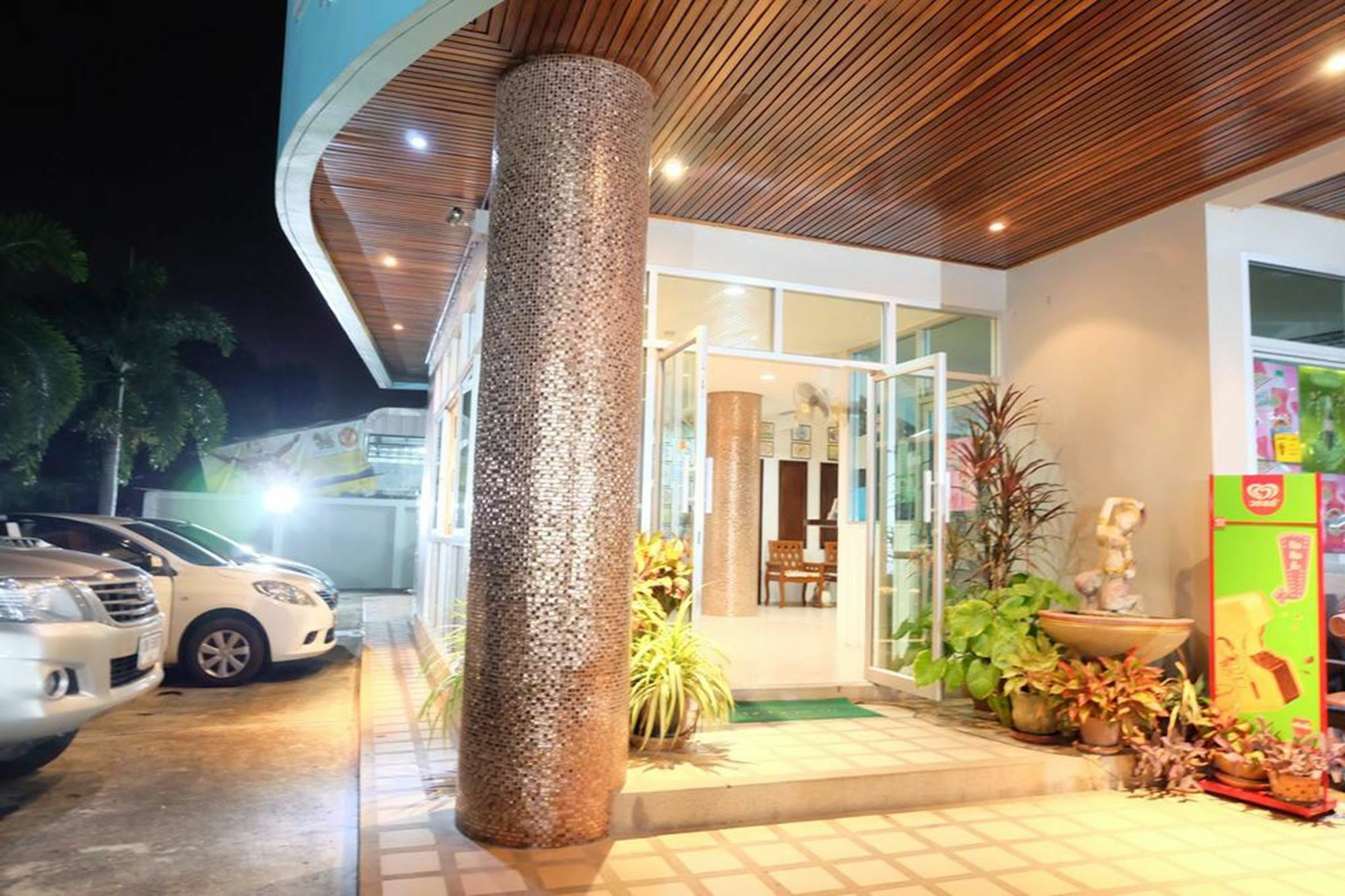 Lomsabai Apartments Bang Saen Bagian luar foto
