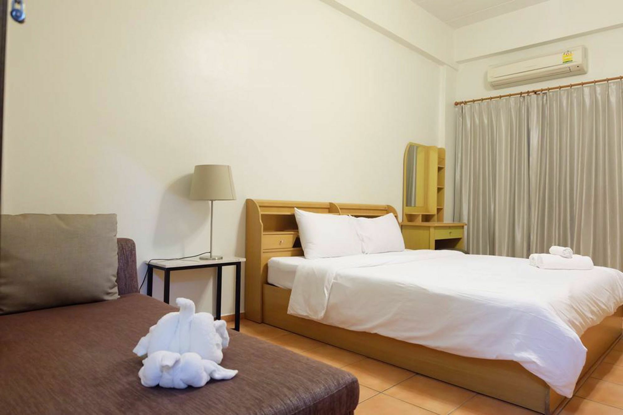 Lomsabai Apartments Bang Saen Bagian luar foto