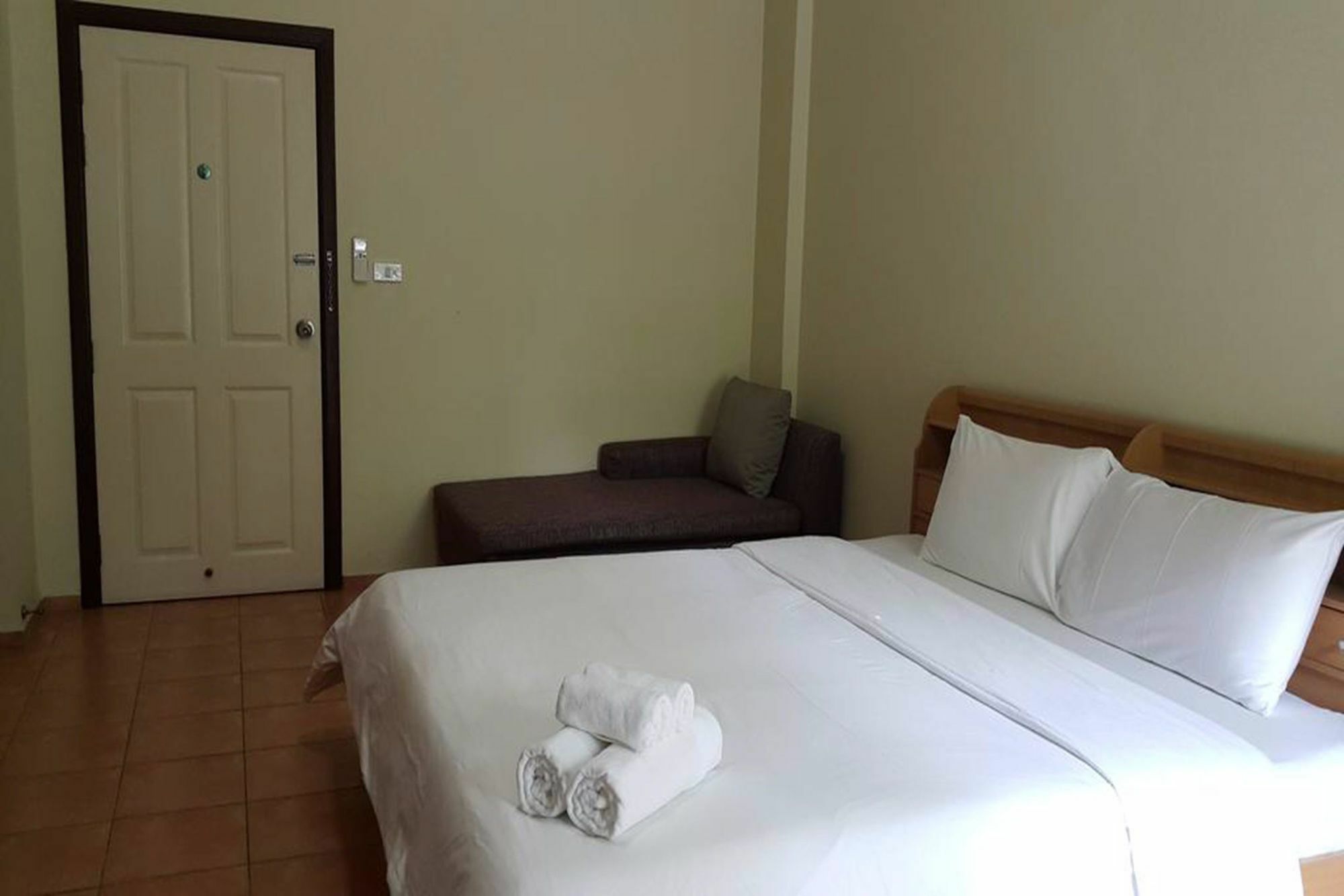 Lomsabai Apartments Bang Saen Bagian luar foto