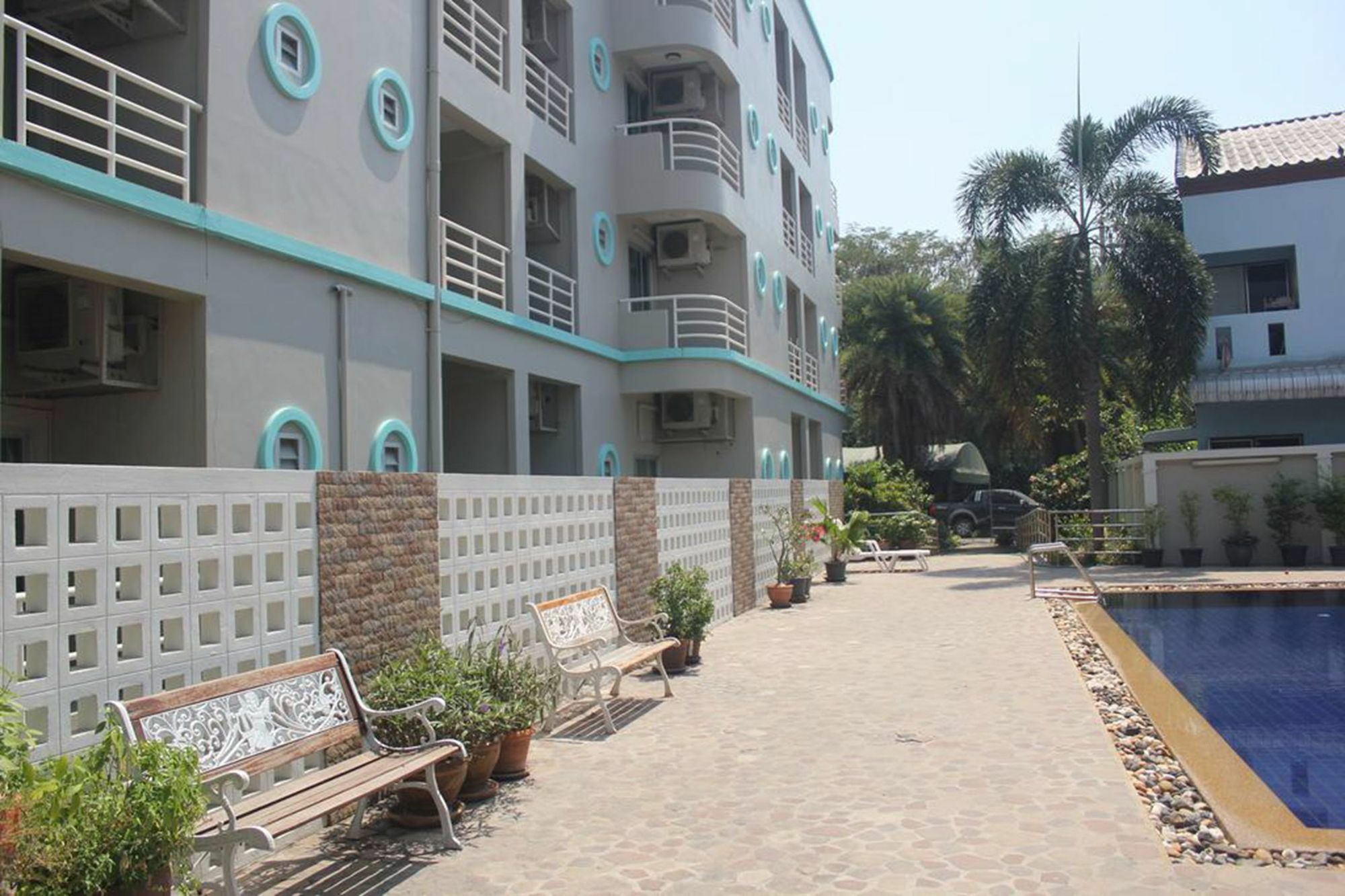 Lomsabai Apartments Bang Saen Bagian luar foto