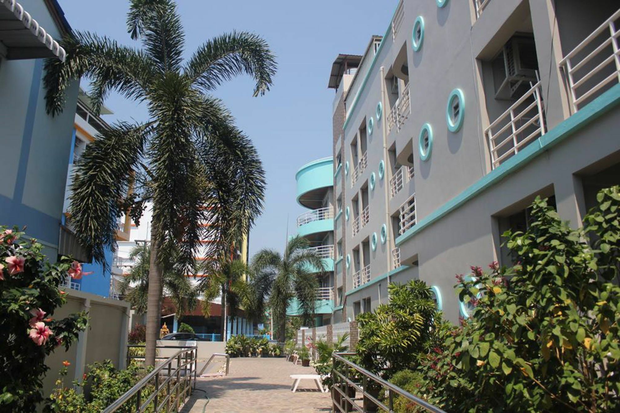 Lomsabai Apartments Bang Saen Bagian luar foto